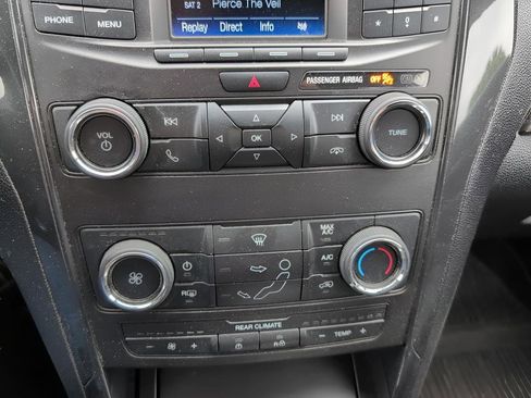 Used 2018 Ford Explorer XLT image 19