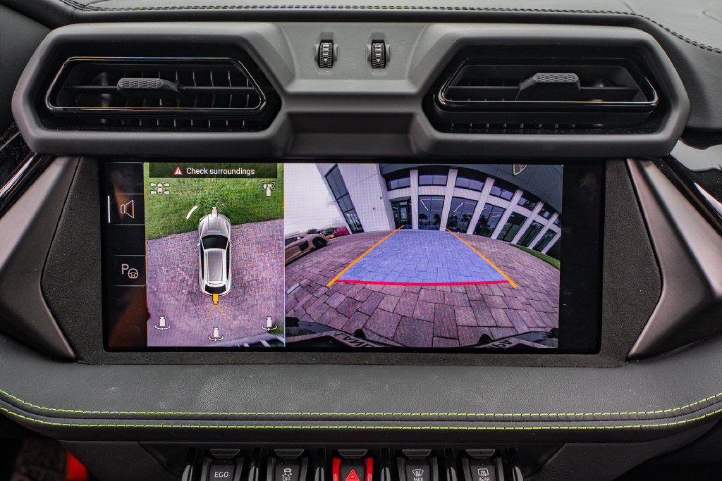 Used 2025 Lamborghini Urus SE AWD/4WD image 27