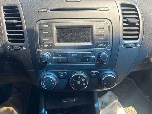 Used 2014 Kia Forte LX FWD image 9