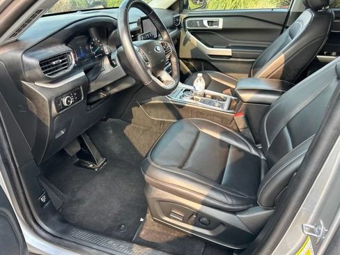 Used 2023 Ford Explorer XLT w/ Equipment Group 202A AWD/4WD image 8