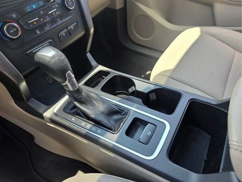 Used 2017 Ford Escape SE w/ Equipment Group 201A FWD image 25