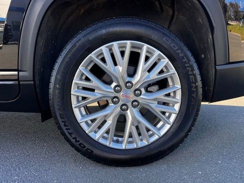 Used 2024 GMC Acadia Elevation image 10