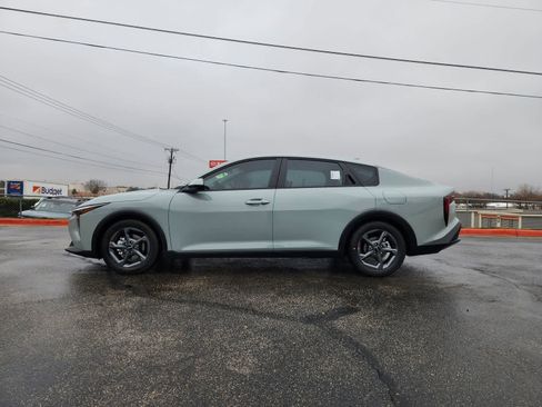 New 2026 Kia K4 LXS FWD image 3