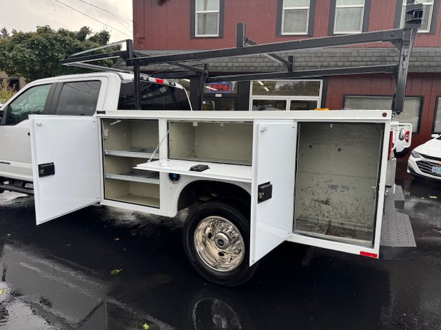 Used 2020 Ford F550 4x4 Crew Cab Super Duty w/ Power Equipment Group image 3