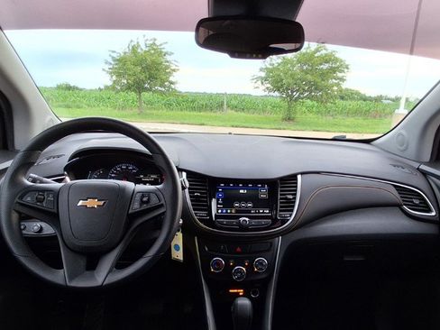 Used 2018 Chevrolet Trax LS w/ Fleet Convenience Package FWD image 17