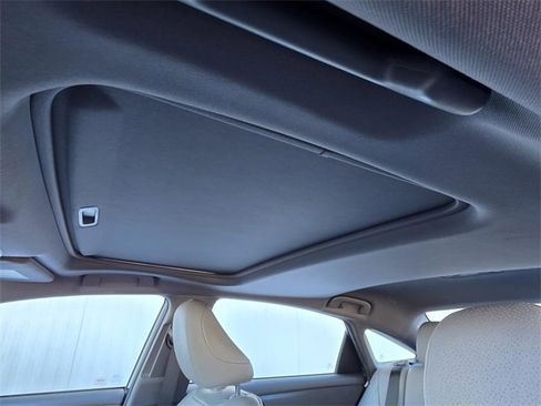 Used 2019 Toyota Avalon Limited image 8