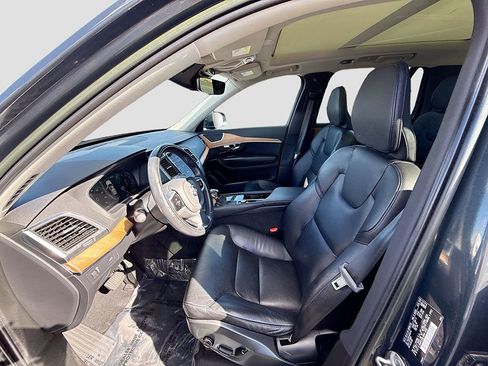 Used 2022 Volvo XC90 T6 Momentum w/ Climate Package image 22