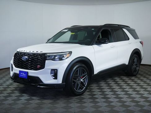 Certified 2025 Ford Explorer ST AWD/4WD image 5