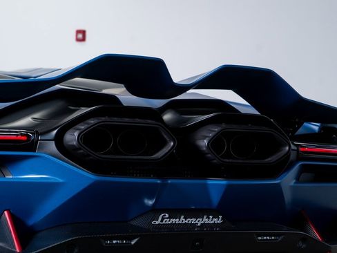 Used 2024 Lamborghini Revuelto image 27