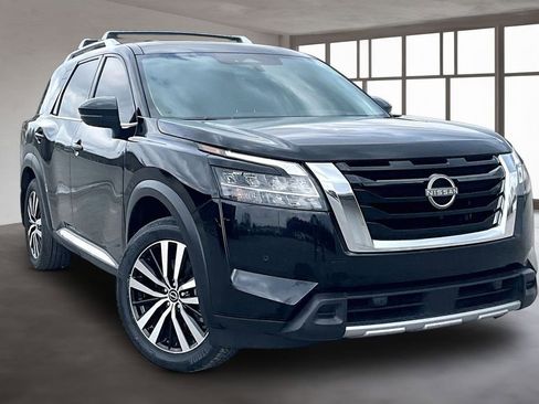 Used 2024 Nissan Pathfinder Platinum w/ Cargo Package image 3