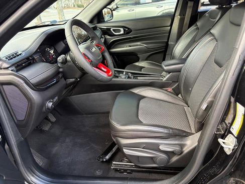 Used 2023 Jeep Compass Altitude image 14