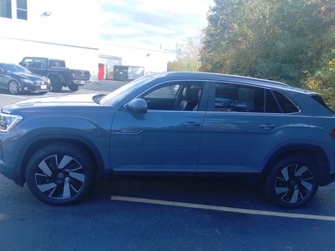Used 2024 Volkswagen Atlas Cross Sport SEL image 6