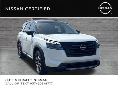 Certified 2025 Nissan Pathfinder Platinum w/ Black Appearance Package AWD/4WD image 1