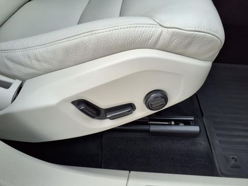 Certified 2024 Volvo XC60 B5 Plus w/ Protection Package Premier AWD/4WD image 12