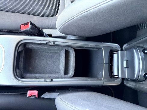 Used 2017 Dodge Journey SE w/ Flexible Seating Group image 16