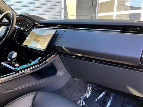 Used 2025 Land Rover Range Rover Sport Dynamic SE image 16