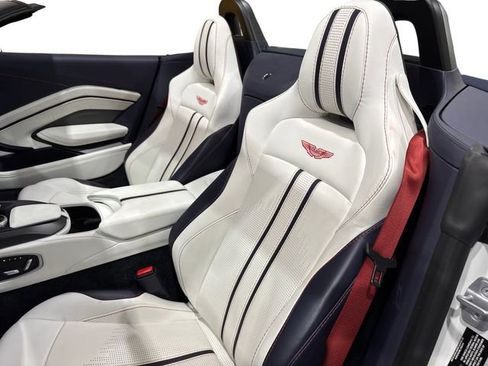 Used 2023 Aston Martin V8 Vantage Roadster RWD image 9