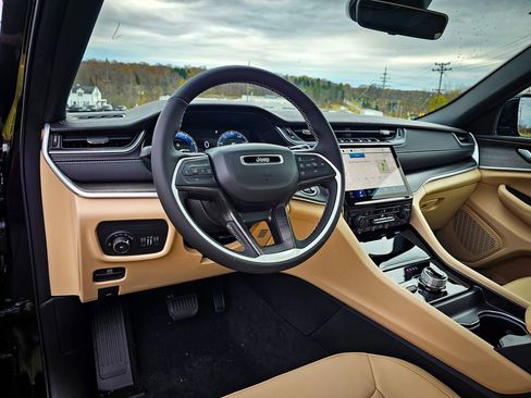 New 2025 Jeep Grand Cherokee Limited image 14