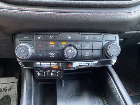 Used 2022 Dodge Durango R/T w/ Blacktop Package AWD/4WD image 28