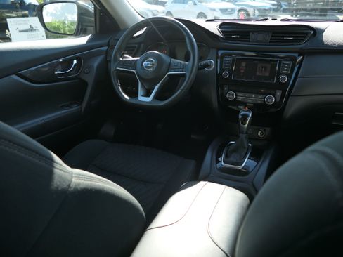 Used 2018 Nissan Rogue SV FWD image 25