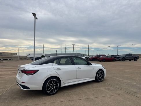 Certified 2024 Nissan Sentra SR w/ SR Premium Package FWD image 22