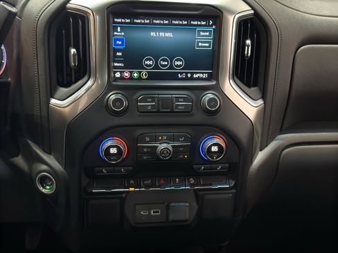 Used 2022 Chevrolet Silverado 1500 RST AWD/4WD image 29