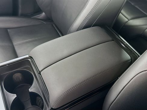 Used 2024 Land Rover Range Rover Velar S image 18