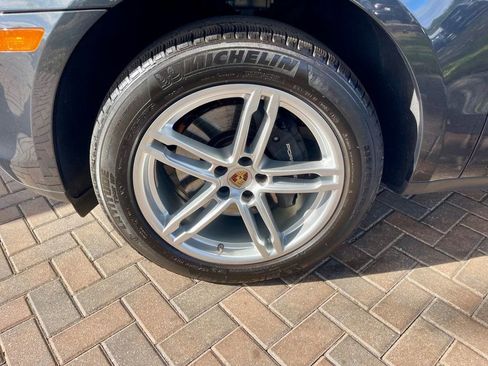 Used 2024 Porsche Macan Turbo image 9