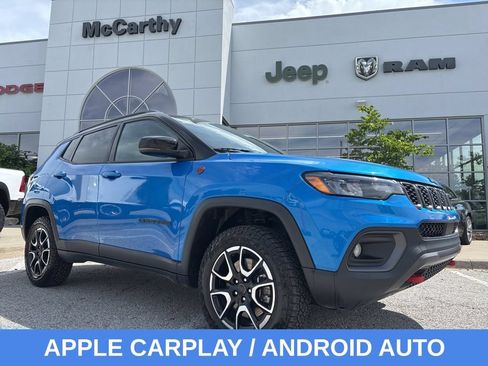 Used 2025 Jeep Compass Trailhawk AWD/4WD image 1