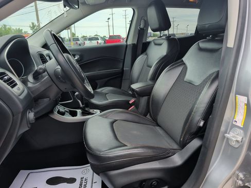 Used 2019 Jeep Compass Latitude w/ Popular Equipment Group AWD/4WD image 8