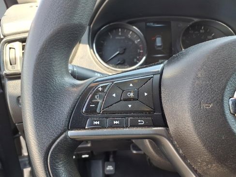 Used 2017 Nissan Rogue S AWD/4WD image 11