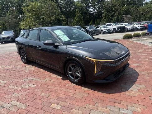 Used 2025 Kia K4 FWD image 38