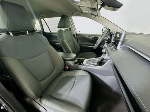 Used 2025 Toyota RAV4 LE image 30