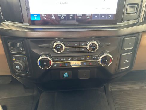 Used 2023 Ford F350 Lariat w/ Chrome Package AWD/4WD image 19