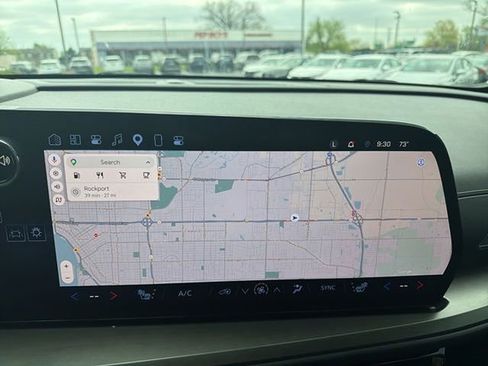 Used 2025 Chevrolet Traverse LT image 16