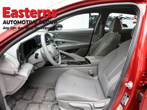 Used 2023 Hyundai Elantra SE w/ Cargo Package FWD image 14