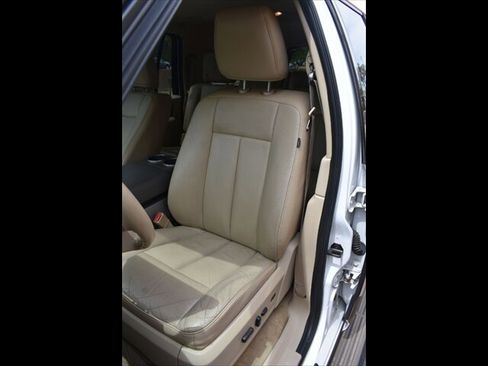 Used 2013 Ford Expedition EL XLT image 17