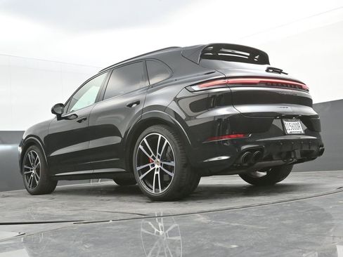 New 2025 Porsche Cayenne GTS image 34
