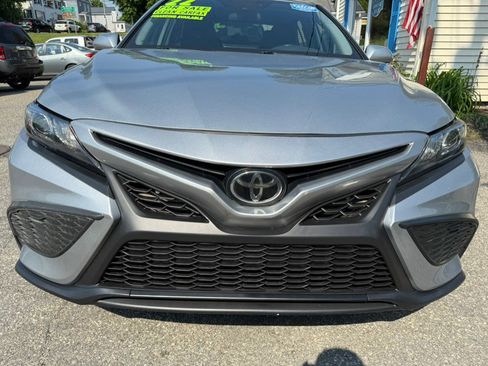 Used 2022 Toyota Camry SE w/ Carpet Mat Package (TMS) AWD/4WD image 3
