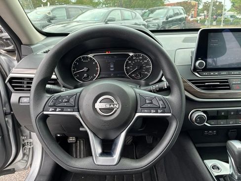 Used 2024 Nissan Altima 2.5 SV FWD image 23