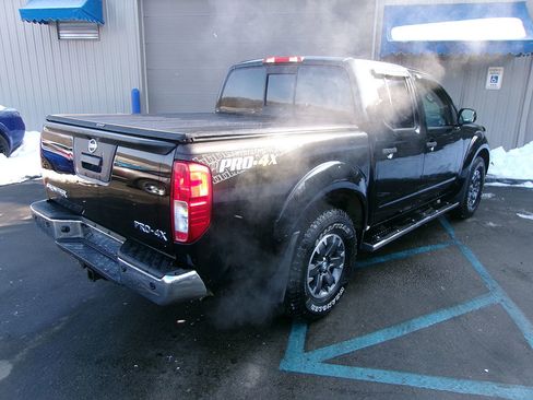 Used 2018 Nissan Frontier PRO-4X image 5