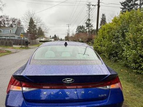 Used 2023 Hyundai Elantra Limited w/ Cargo Package FWD image 8
