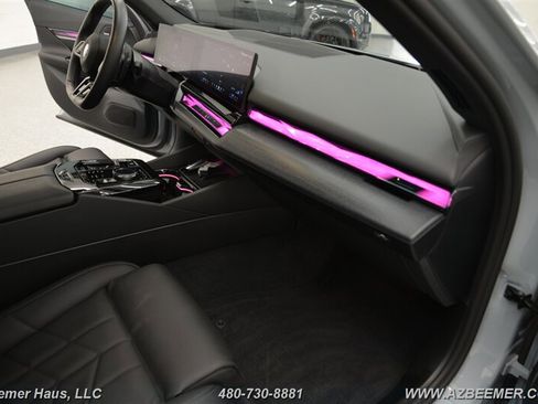 Used 2025 BMW 550e xDrive w/ Premium Package AWD/4WD image 19