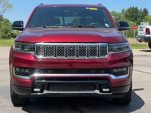 Used 2025 Jeep Grand Wagoneer Series III w/ HD Trailer Tow Package AWD/4WD image 50