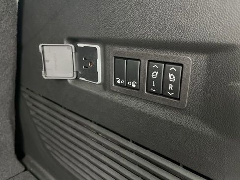 Used 2024 Chevrolet Tahoe High Country image 26