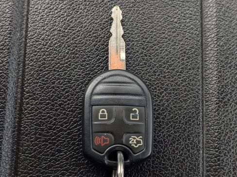 Used 2014 Ford Mustang Convertible RWD image 31