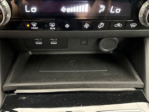 Used 2025 Mitsubishi Outlander SE image 18