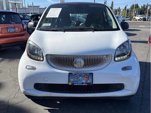 Used 2016 smart fortwo pure RWD image 8