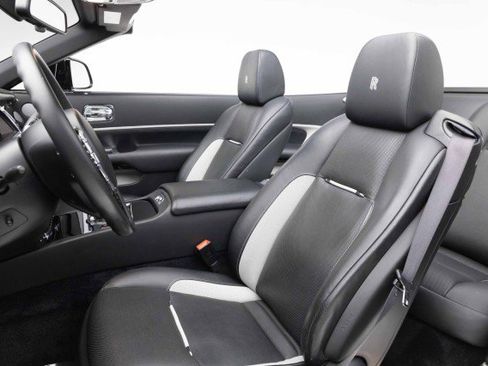 Used 2019 Rolls-Royce Dawn RWD image 8