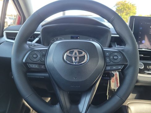 Used 2025 Toyota Corolla LE image 23